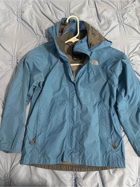 The North Face Girls M Light Blue Waterproof Jacket